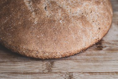 Büyük yuvarlak buğday ekmeği. Boşluğu kopyala