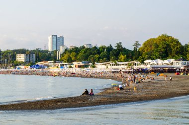 Riviera plajı. Sochi Nehri 'nin ağzı.