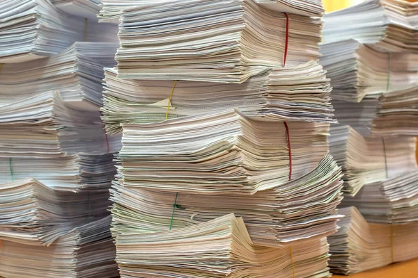 Pila de documentos en papel en la oficina — Foto de Stock