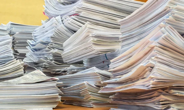 Pila de documentos en papel en la oficina — Foto de Stock
