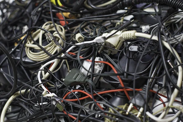 Un montón de cables enredados —  Fotos de Stock