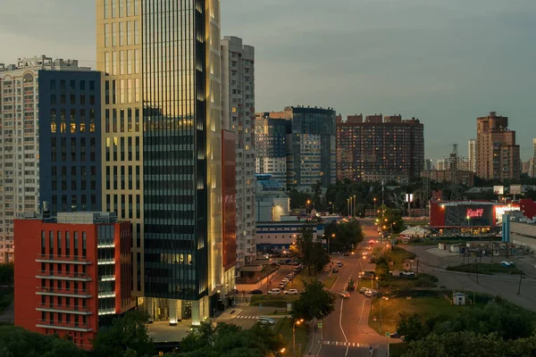 İyi akşamlar modern şehir. — Stok fotoğraf