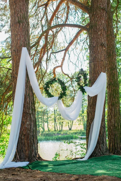 Arch til bryllupsseremonien – stockfoto