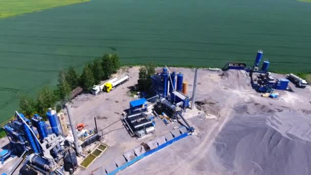 Top View Asphalt Plant Located Green Field Industrial Facilities Nature — Stock Video