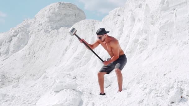 Muscular Shirtless Man Doing Exercises Sledgehammer White Quarry Outdoor Activities — Stock Video