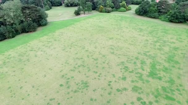 Flug über grünen Park — Stockvideo