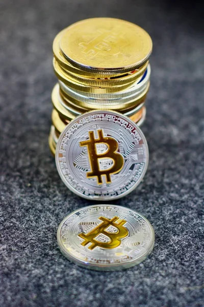 Mince stříbro fyzické bitcoin — Stock fotografie