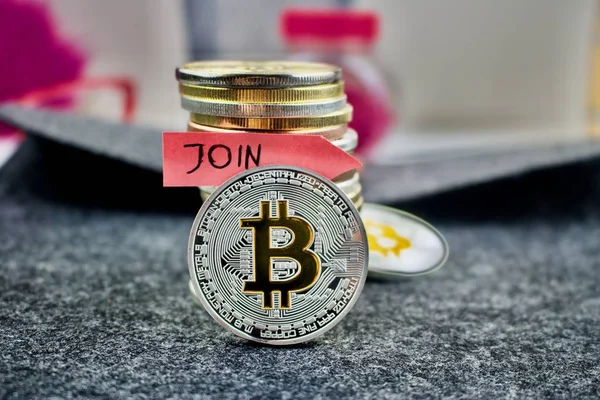 Bitcoin plata y unirse a la flecha —  Fotos de Stock