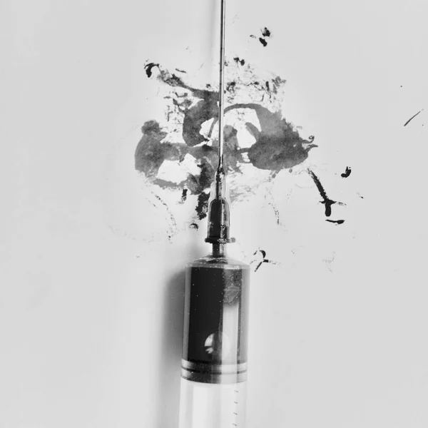 Syringe black and white concept — Stock Photo, Image