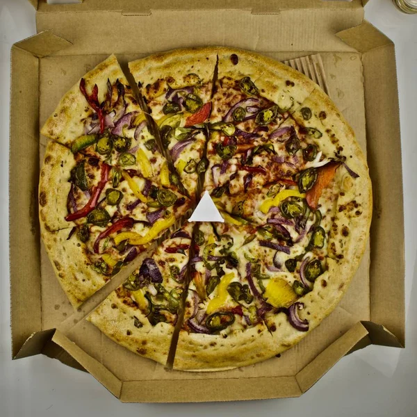 Świeża Pizza wegetariańska — Zdjęcie stockowe