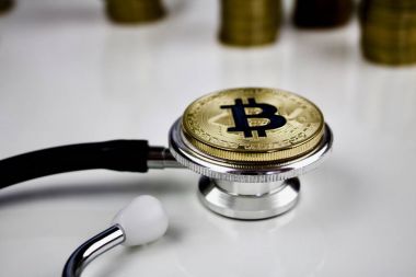 Altın bitcoin sikke tıbbi kavram