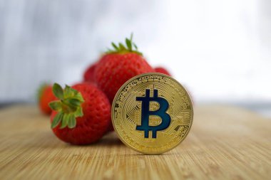 Altın bitcoin çilek