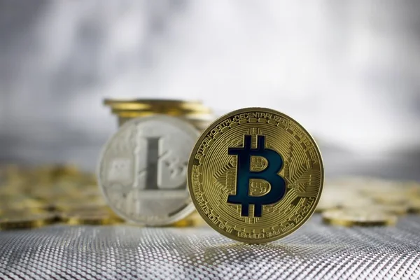 Bitcoin oro y litecoin — Foto de Stock