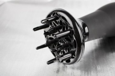 Siyah saç kurutma makinesi