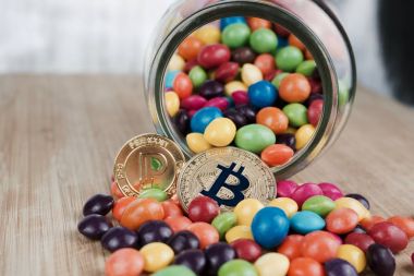 Altın bitcoin ve altın peercoin