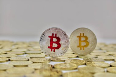 Kırmızı bitcoin sikke