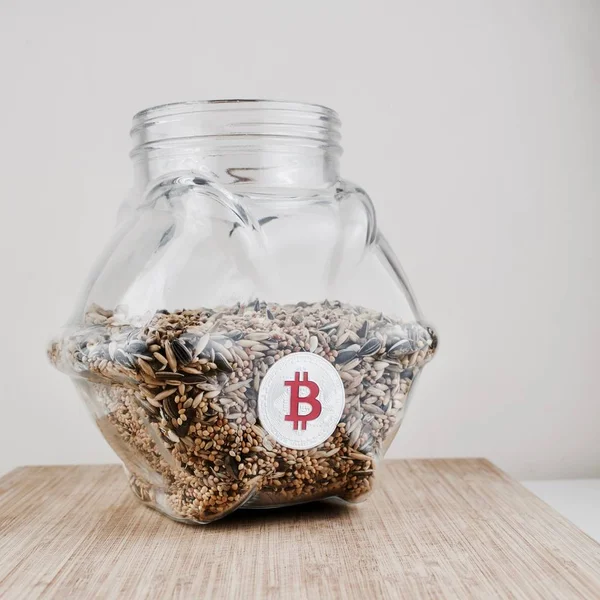 Bitcoin rouge en pot — Photo