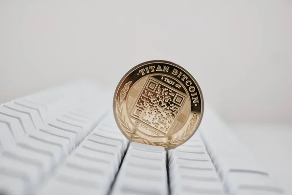 Zlatý titan bitcoin — Stock fotografie