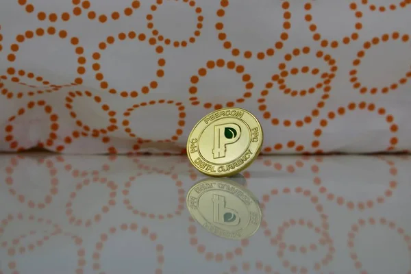 Guld peercoin mynt — Stockfoto