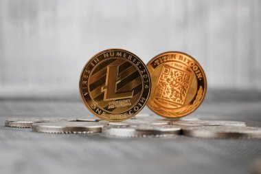 Altın Litecoin sikke ve titan bitcoin