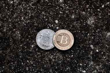 Gümüş ve altın bitcoins