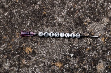 İğne Patricio yazıt