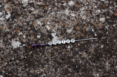 Doktor iğne üzerinde