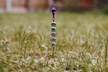 Laura iğne mektuplar