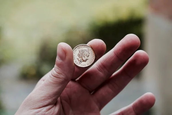 One gold british pound — Stock Photo, Image