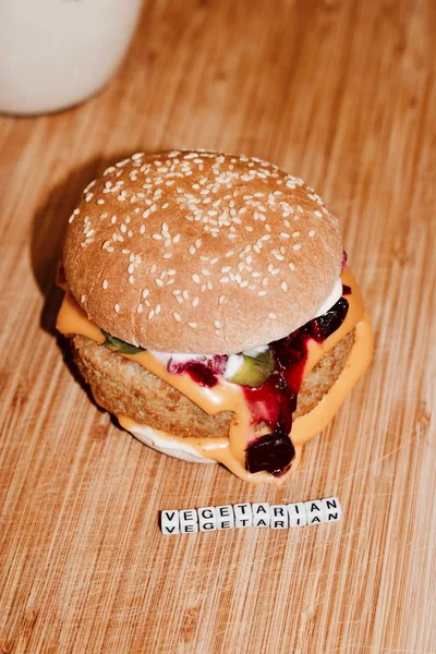 Burger vegetarian gustos — Fotografie, imagine de stoc