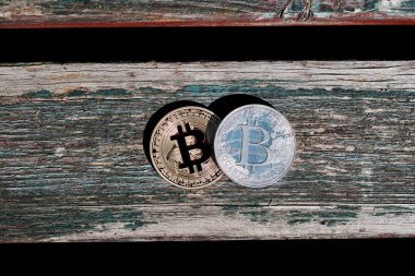 Altın kırmızı bitcoin sikke