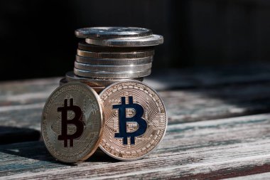 Altın kırmızı bitcoin sikke