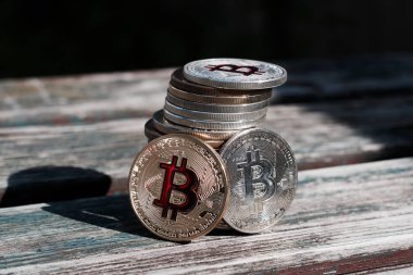 Altın kırmızı bitcoin sikke