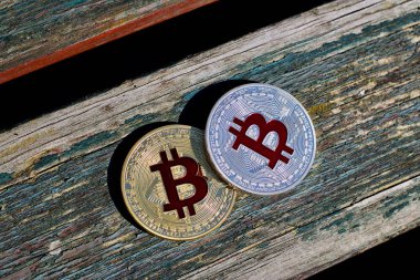 Altın kırmızı bitcoin sikke