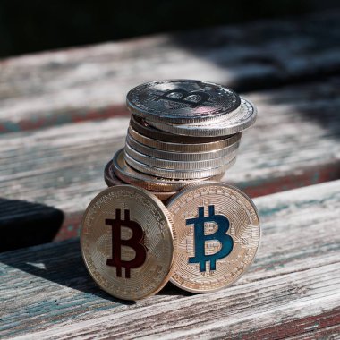 Altın kırmızı bitcoin sikke