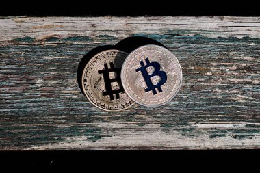 Altın kırmızı bitcoin sikke