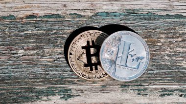 Altın kırmızı bitcoin sikke