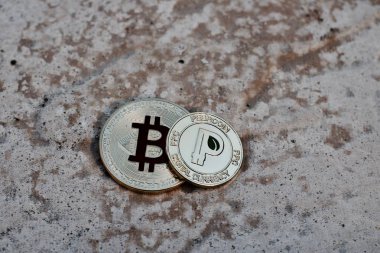 Altın kırmızı bitcoin sikke