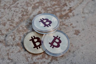 Altın kırmızı bitcoin sikke