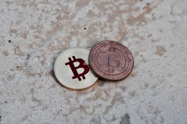 Altın kırmızı bitcoin sikke