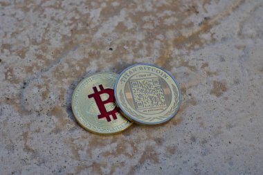 Altın kırmızı bitcoin sikke