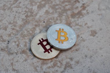 Altın kırmızı bitcoin sikke