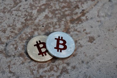 Altın kırmızı bitcoin sikke