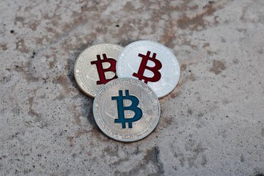 Altın kırmızı bitcoin sikke