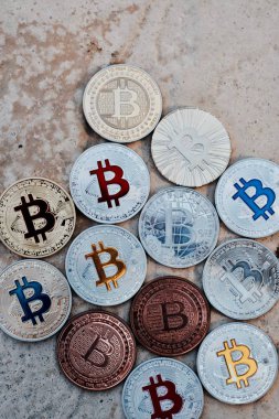 Altın kırmızı bitcoin sikke