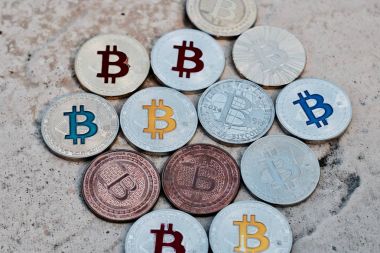 Altın kırmızı bitcoin sikke