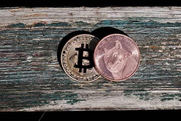 Altın kırmızı bitcoin sikke