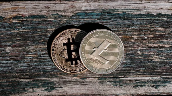 Altın kırmızı bitcoin sikke