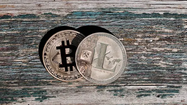 Altın kırmızı bitcoin sikke