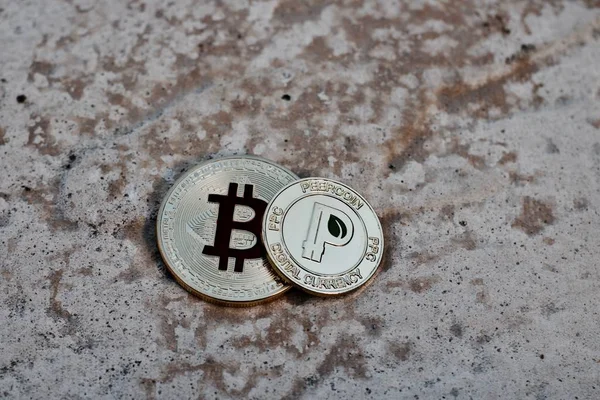 Altın kırmızı bitcoin sikke